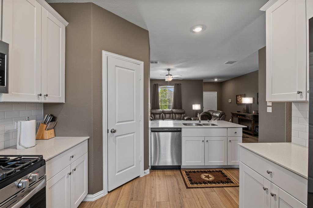 1810 Memorable Moment Drive Property Photo 12