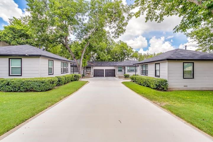 4704 Collinwood Avenue Property Photo 1