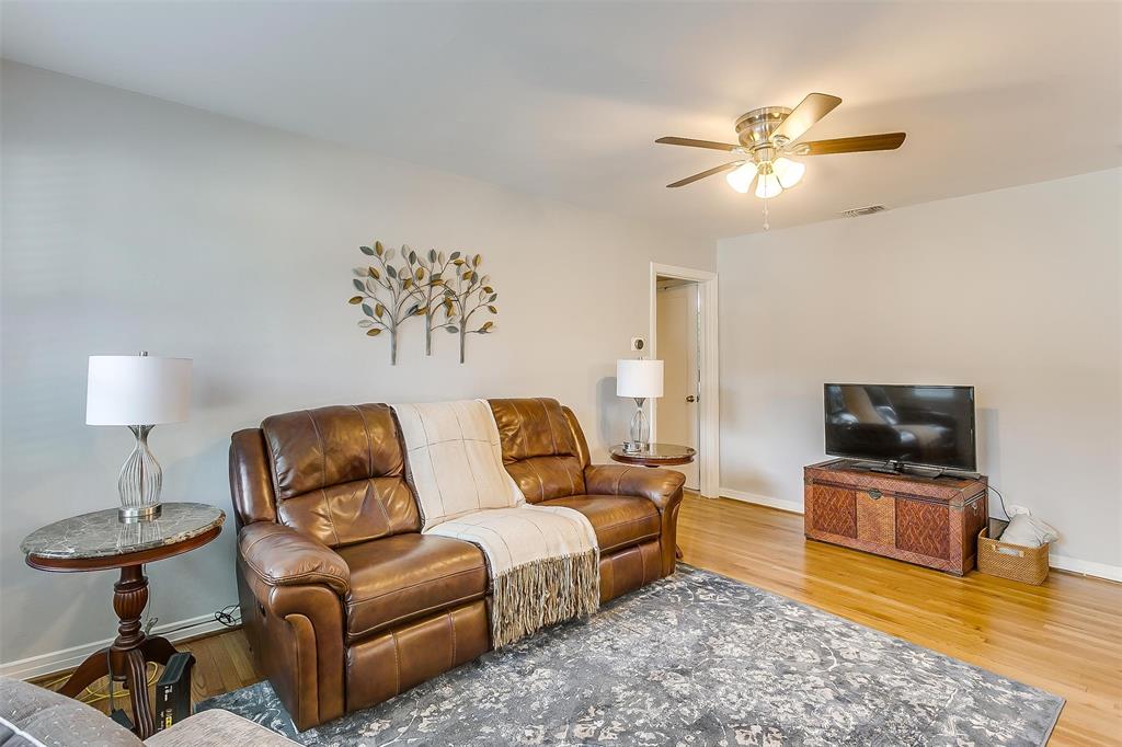 4704 Collinwood Avenue Property Photo 4