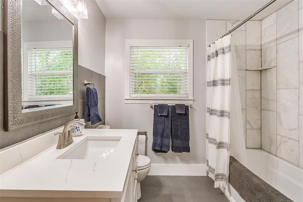 4704 Collinwood Avenue Property Photo 8