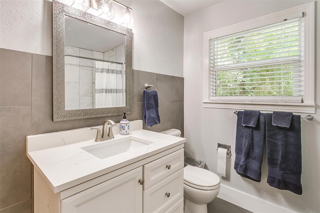 4704 Collinwood Avenue Property Photo 9