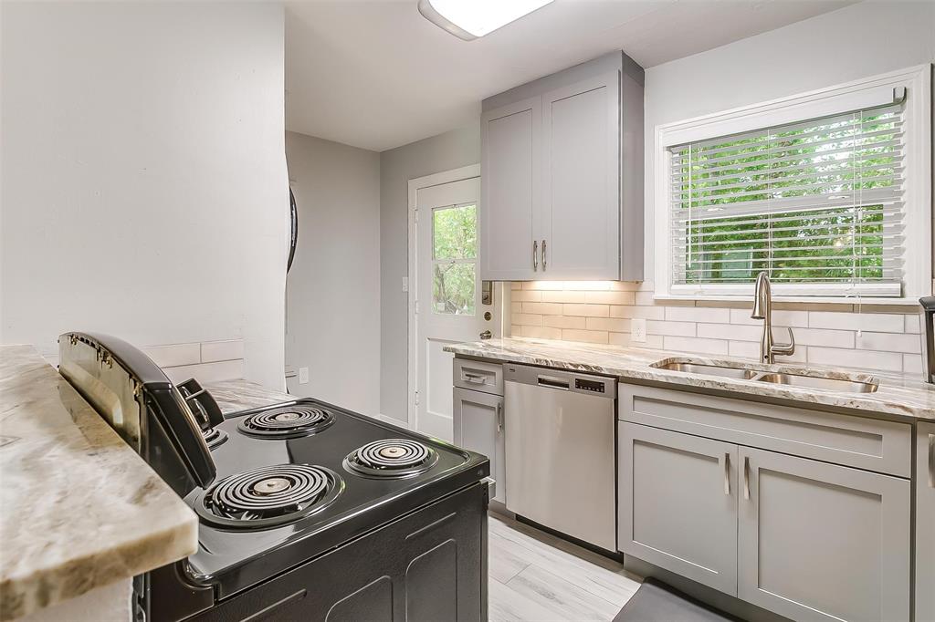 4704 Collinwood Avenue Property Photo 13