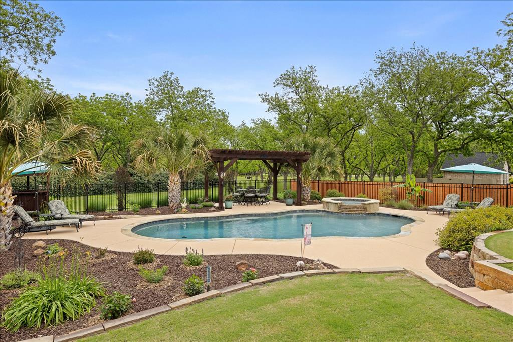 7404 Fox Fire Court Property Photo 3