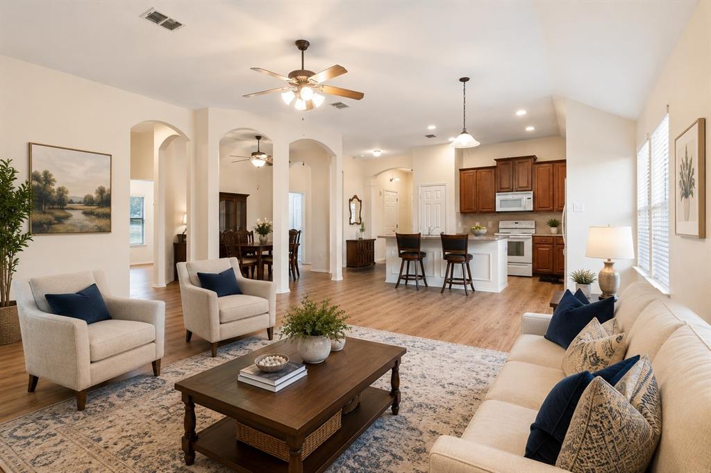 609 Lake Point Drive Property Photo 3