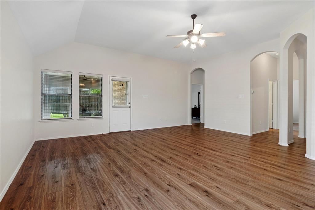 609 Lake Point Drive Property Photo 4