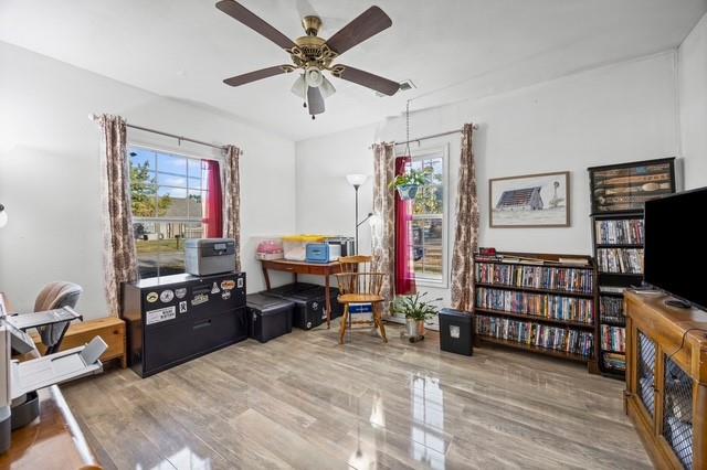 406 S Llano Street Property Photo 9