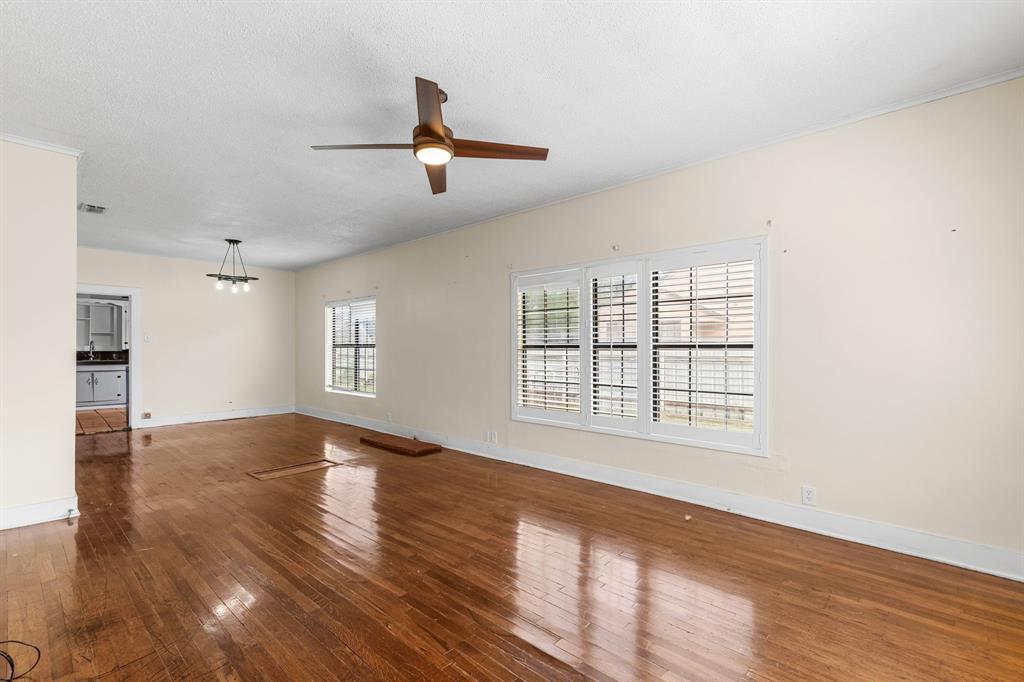 707 N River Street Property Photo 5