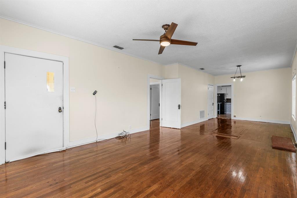 707 N River Street Property Photo 6