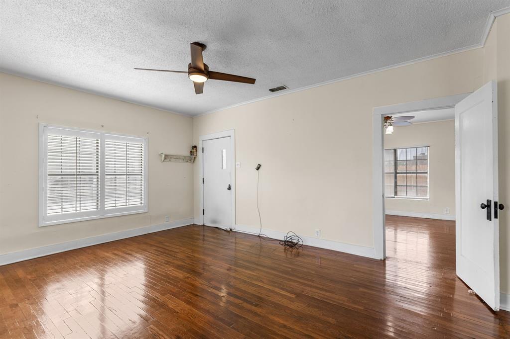 707 N River Street Property Photo 7