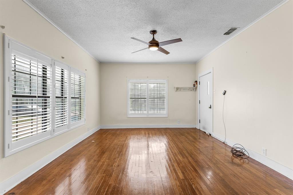 707 N River Street Property Photo 8