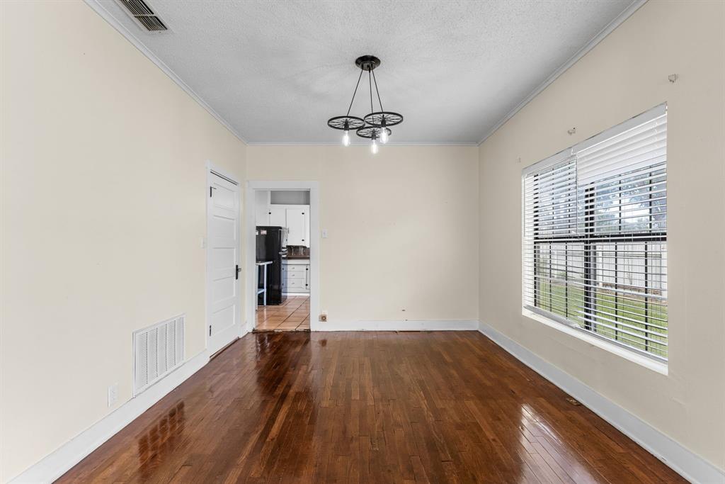707 N River Street Property Photo 10