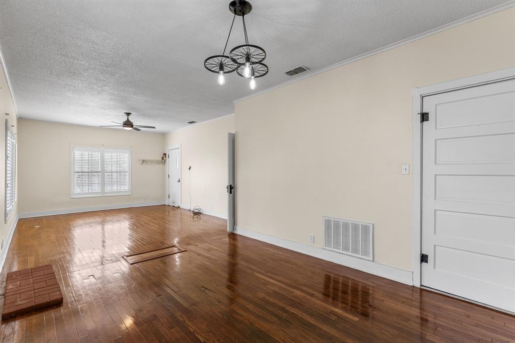 707 N River Street Property Photo 11