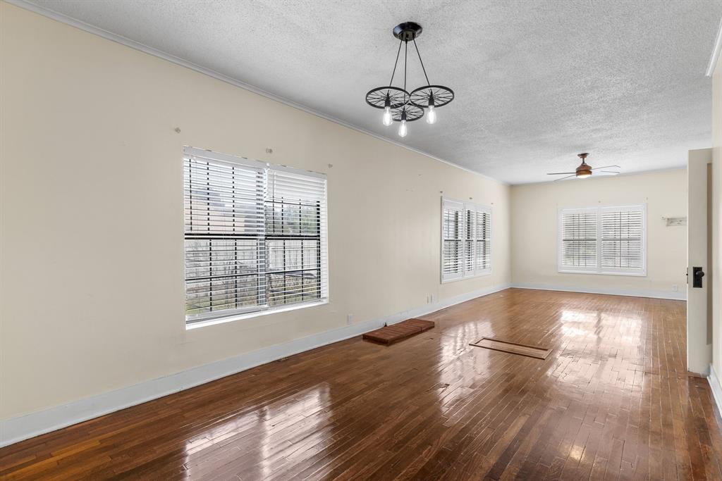 707 N River Street Property Photo 12