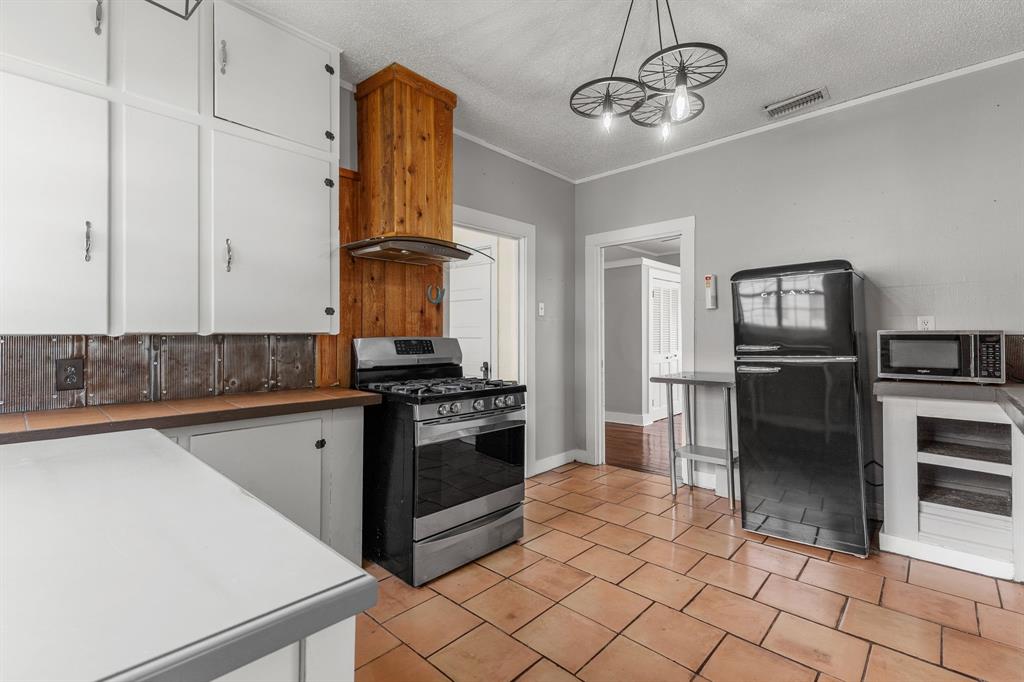707 N River Street Property Photo 16
