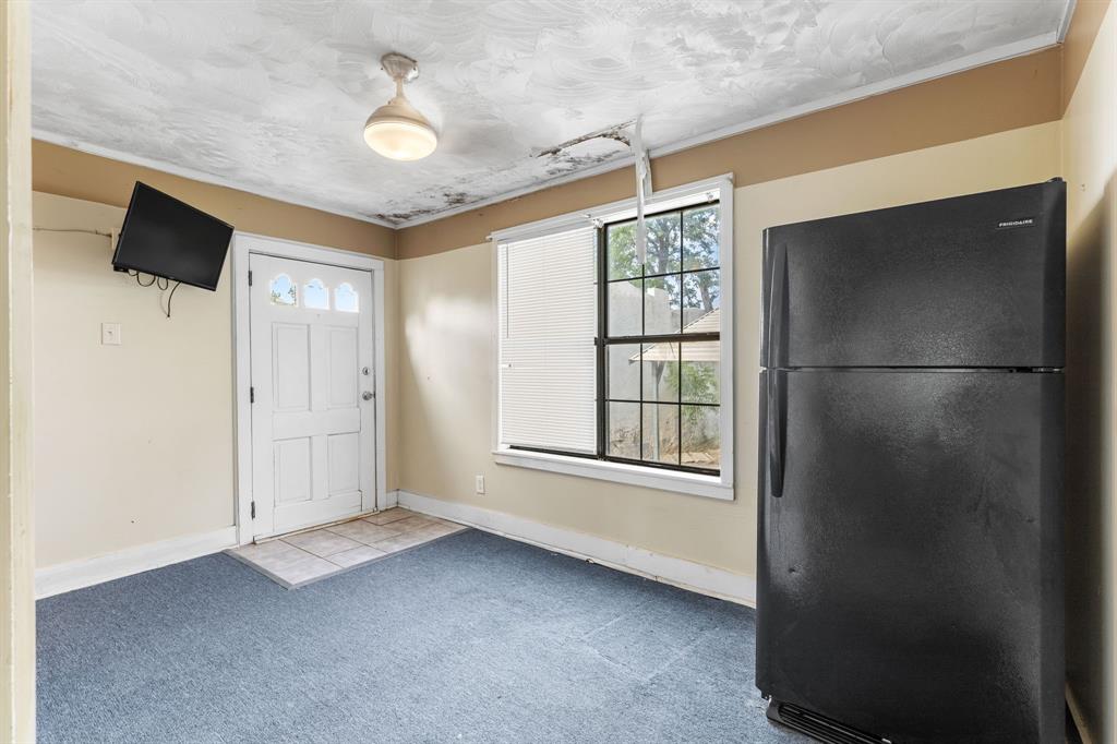 707 N River Street Property Photo 26