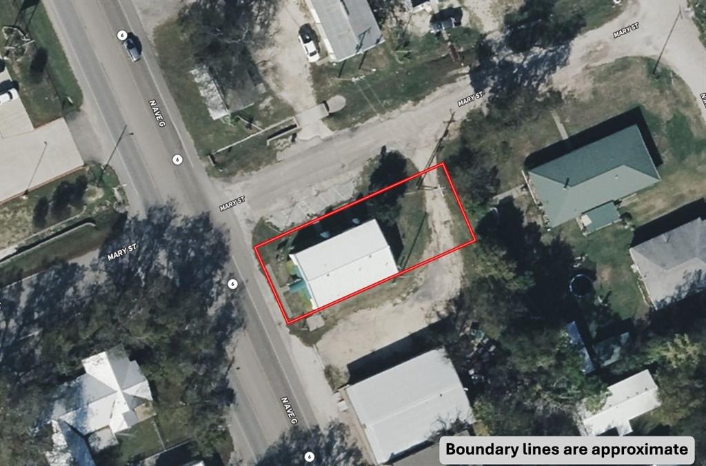 521 N Avenue G Property Photo 4