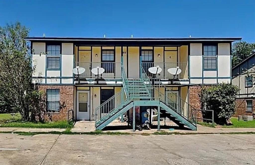 612 Race Street