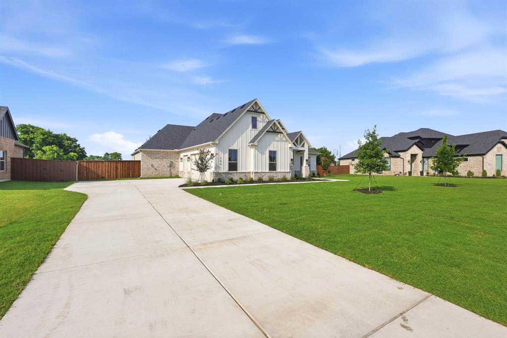 144 Chisolm Trail Property Photo 3