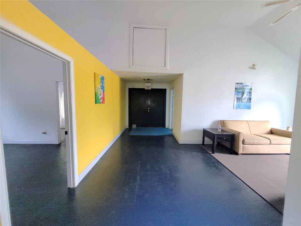 6804 Telephone Road Property Photo 10