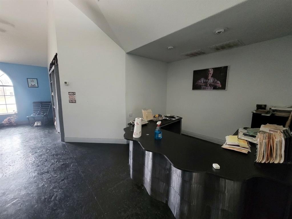 6804 Telephone Road Property Photo 15