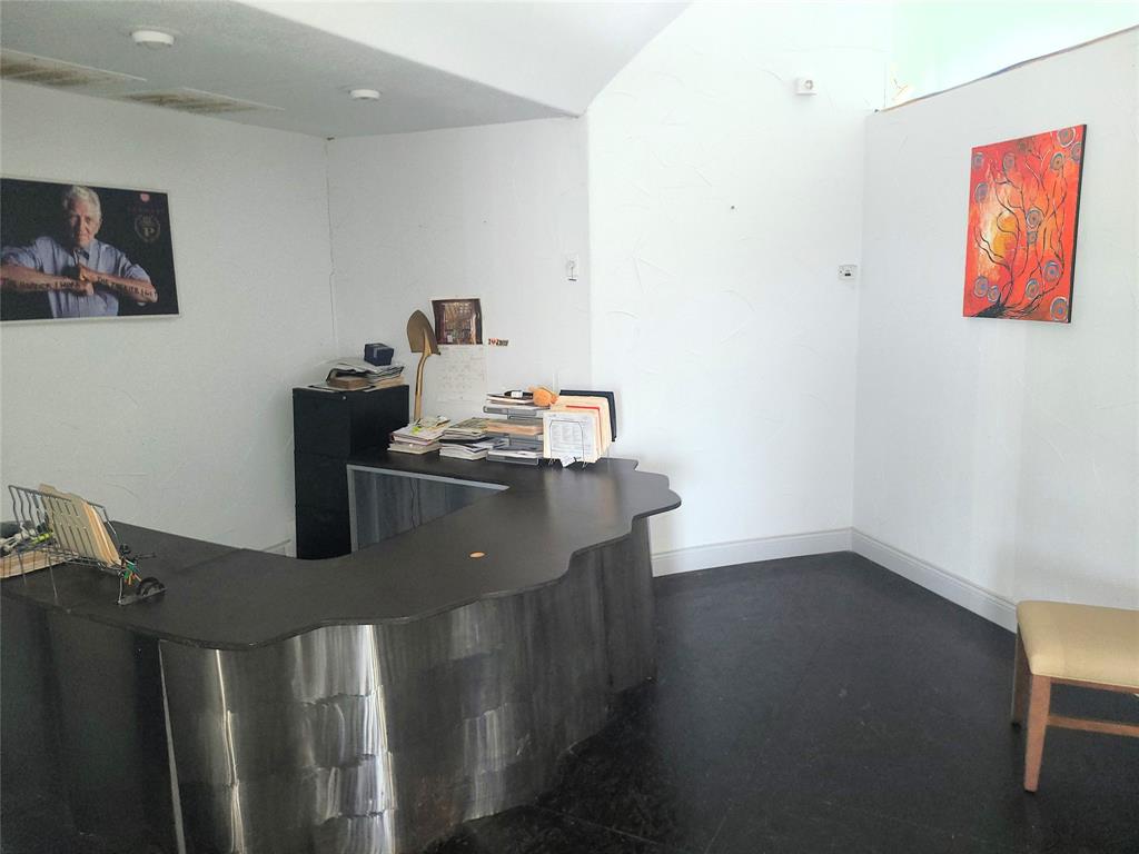 6804 Telephone Road Property Photo 17