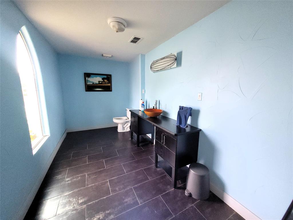 6804 Telephone Road Property Photo 24