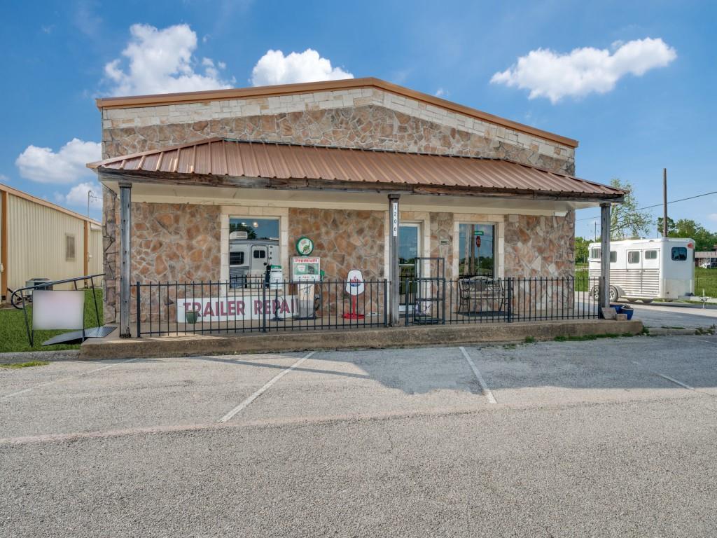 1200 S Highway 377 Property Photo 9