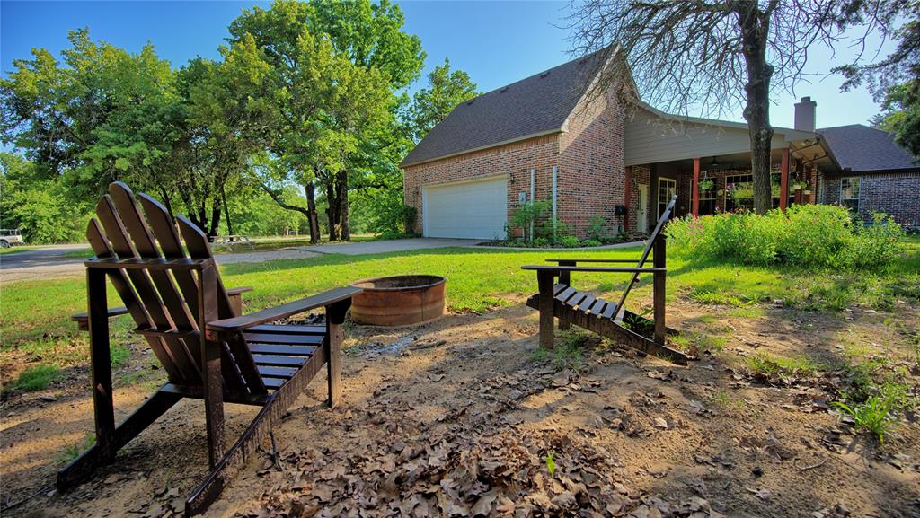 735 Sleepy Hollow Lane Property Photo 2