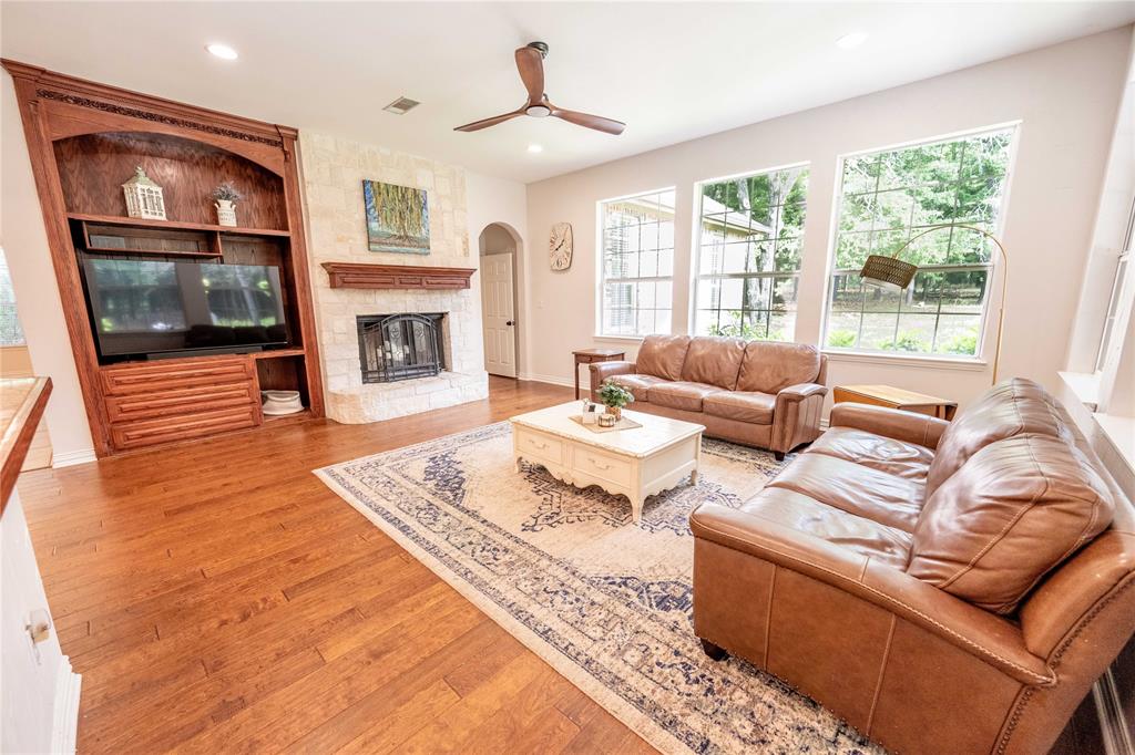 735 Sleepy Hollow Lane Property Photo 6