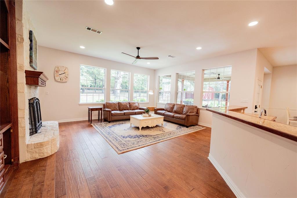 735 Sleepy Hollow Lane Property Photo 9