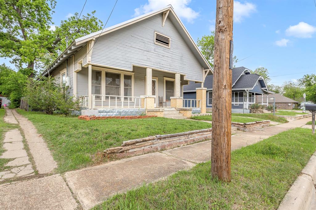 719 W Tarleton Street Property Photo 3