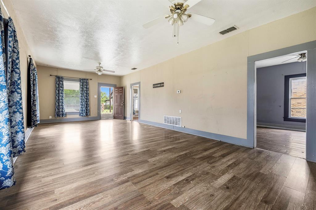 719 W Tarleton Street Property Photo 6
