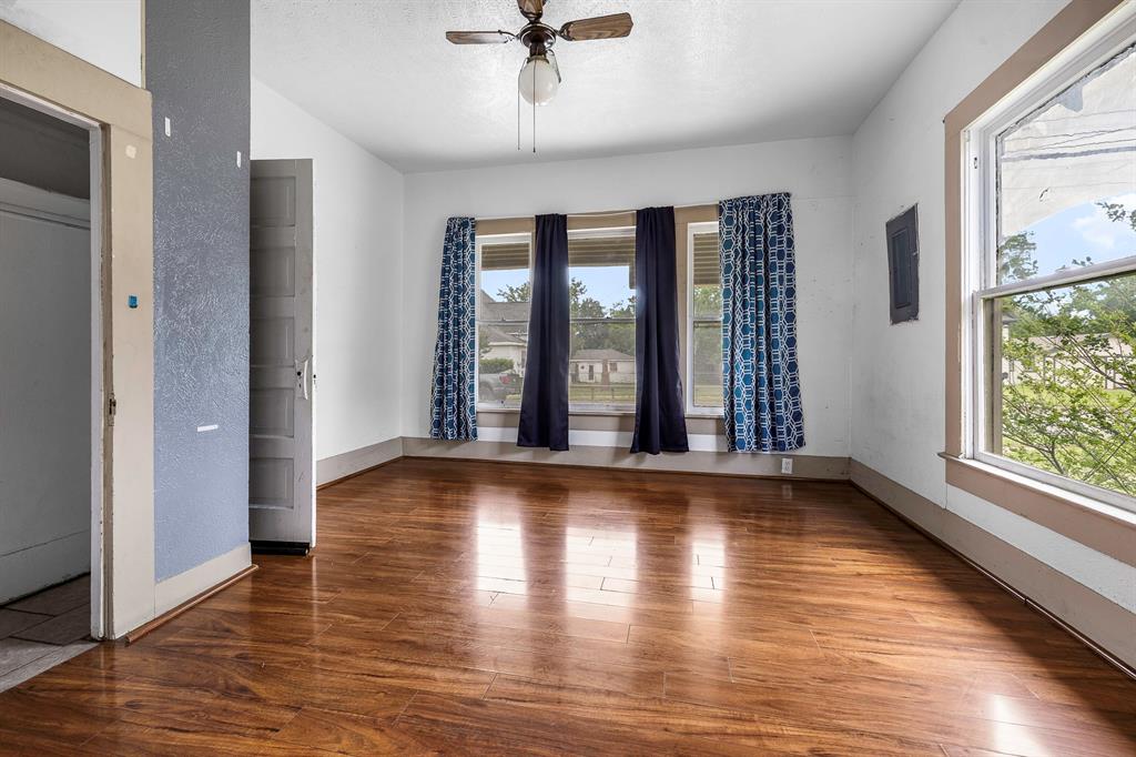 719 W Tarleton Street Property Photo 7