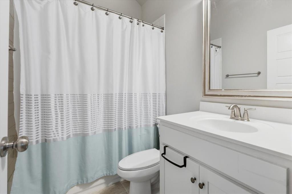 725 Rosewood Place Property Photo 32