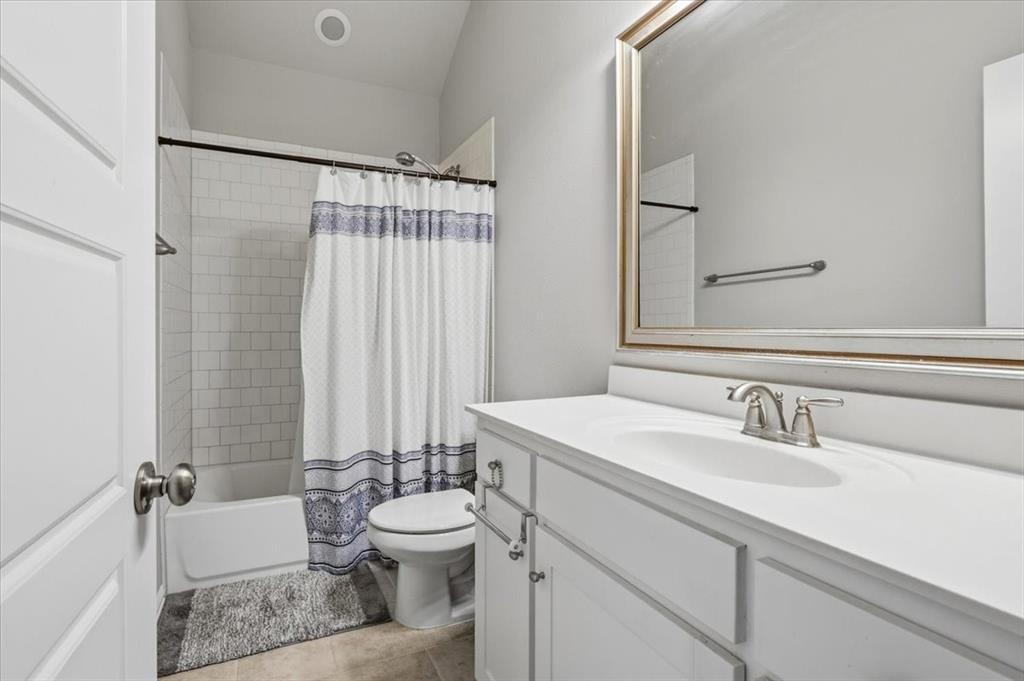 725 Rosewood Place Property Photo 33
