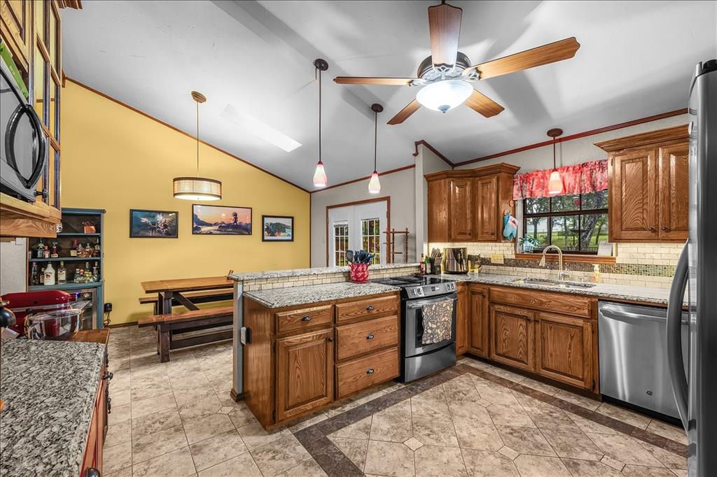 220 Annetta Property Photo 9