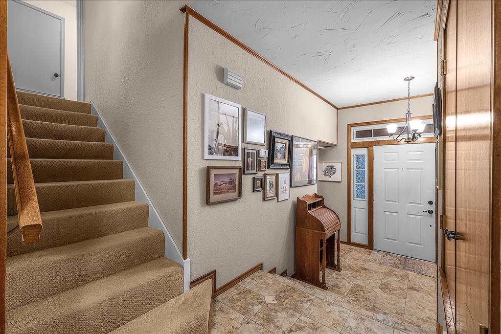 220 Annetta Property Photo 11