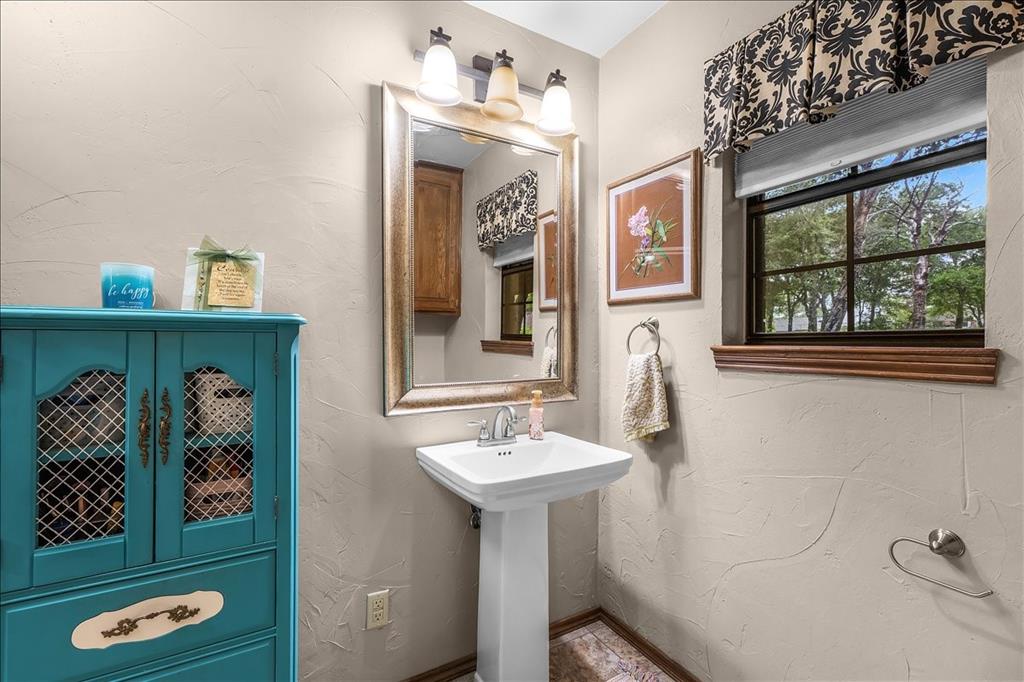 220 Annetta Property Photo 23