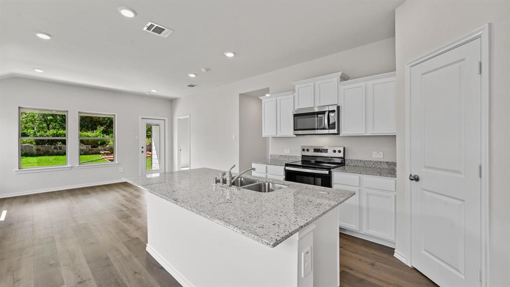 1643 Blaire Drive Property Photo 3