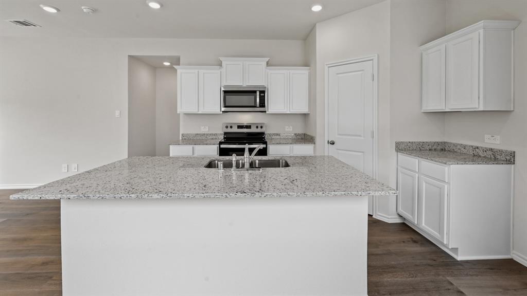 1643 Blaire Drive Property Photo 4