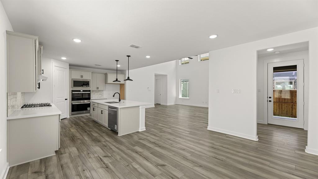 8736 Treeline Parkway Property Photo 4