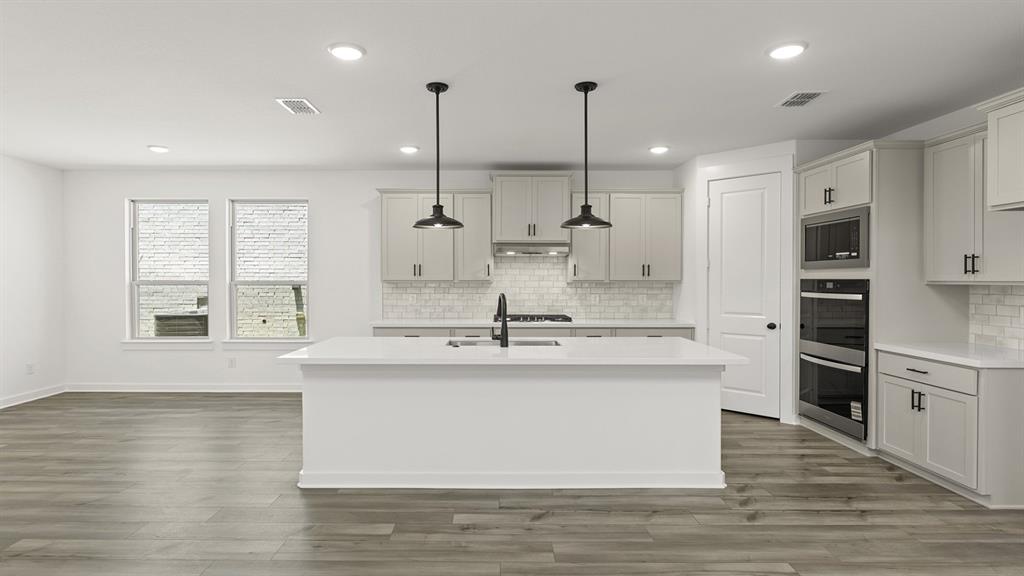 8736 Treeline Parkway Property Photo 7