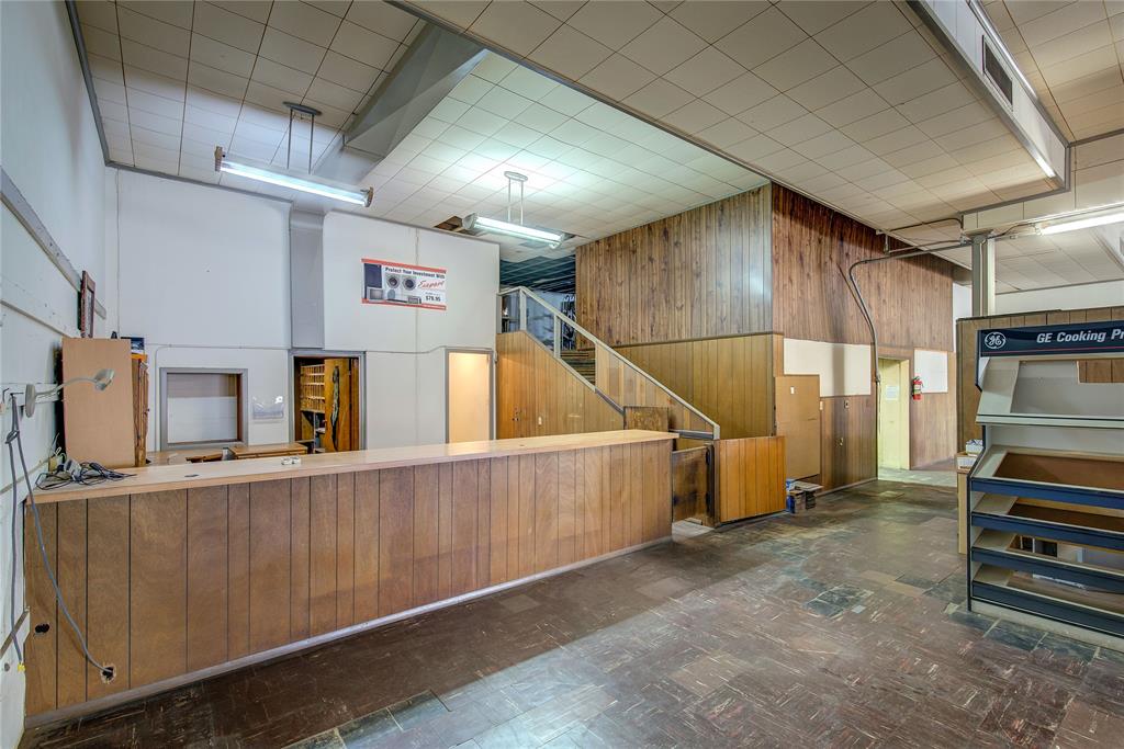 2527 Johnson Street Property Photo 11