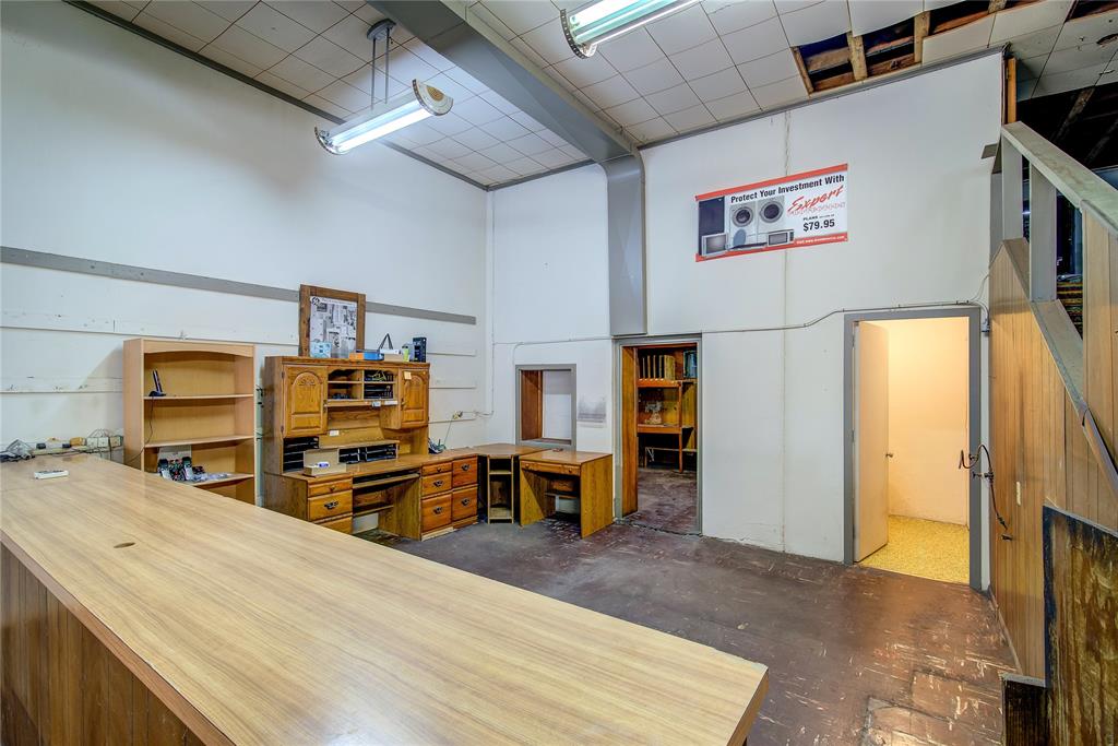 2527 Johnson Street Property Photo 12