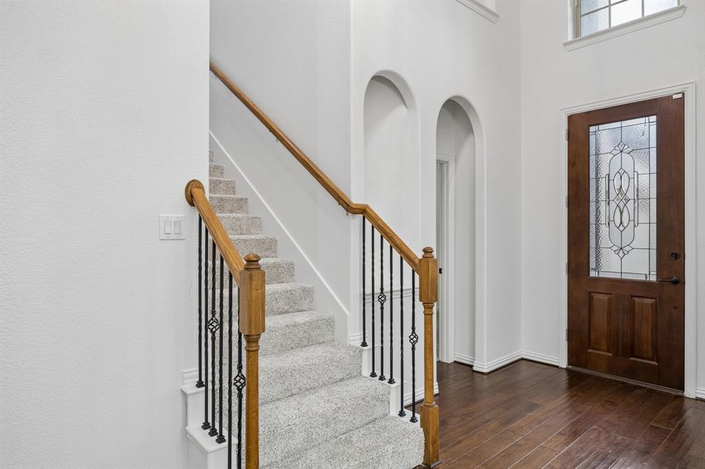 9519 Amberwoods Lane Property Photo 3