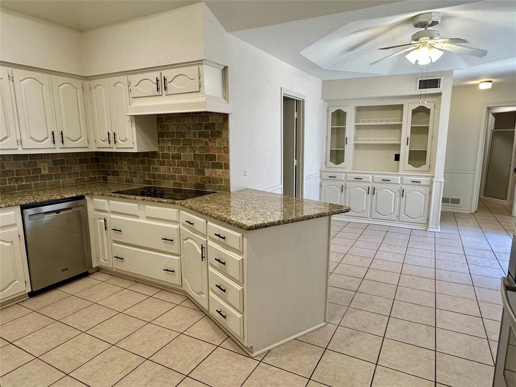 7145 Crooked Oak Drive Property Photo 8