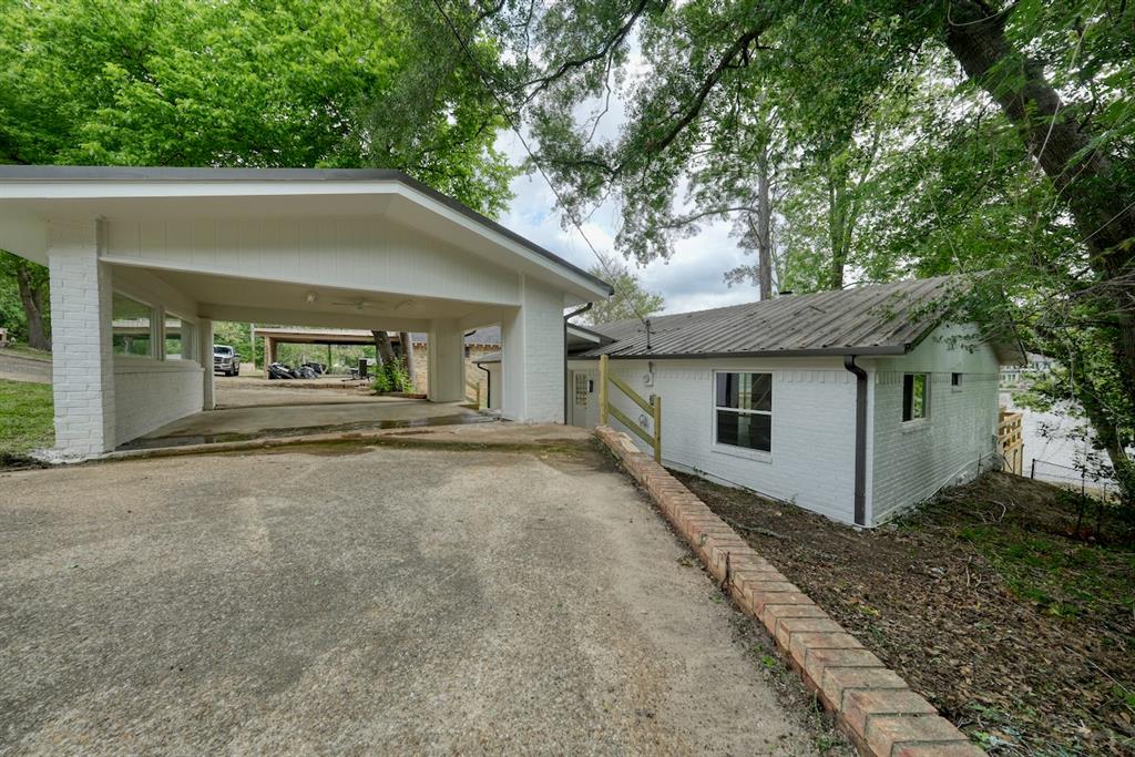 1221 Chateau Lane Property Photo 2