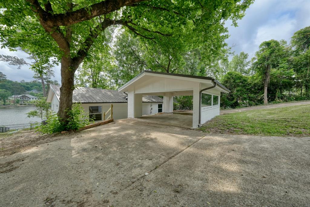 1221 Chateau Lane Property Photo 3