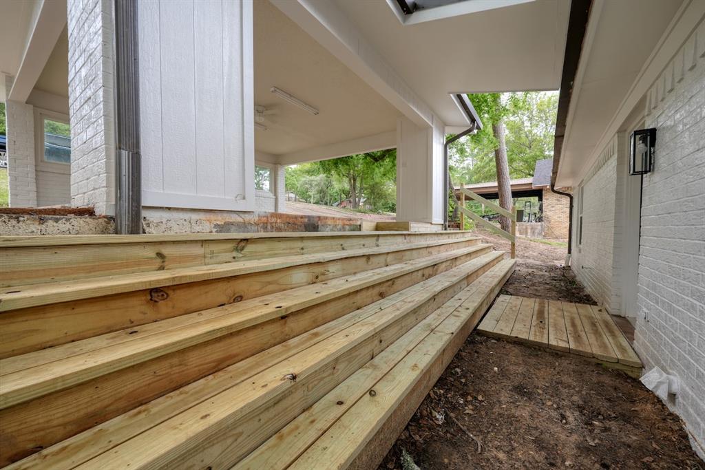 1221 Chateau Lane Property Photo 4