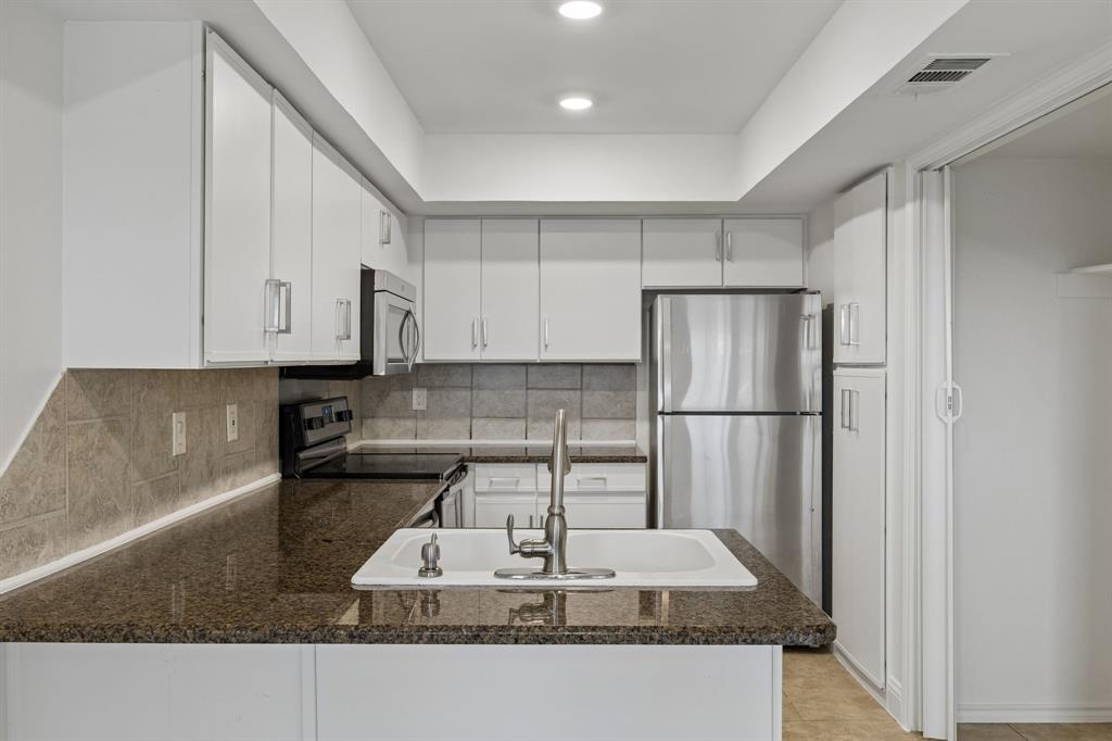 18040 Midway Road 218 Property Photo 2